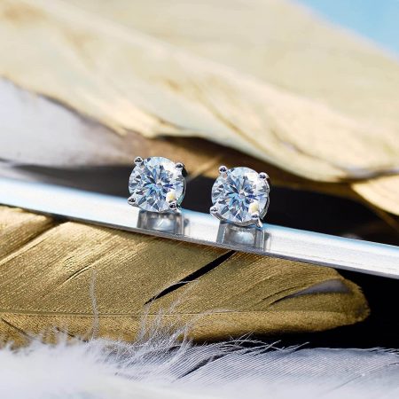 1 Carat Diamond Solitaire Stud Earrings in White Gold