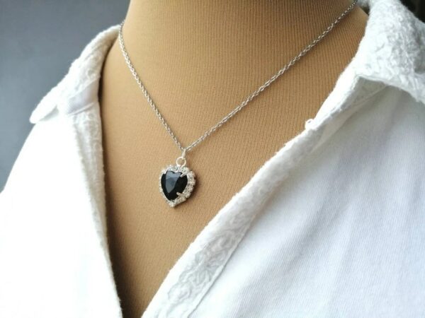 Black-Heart-Diamond-Pendant-Necklace-WithWomen