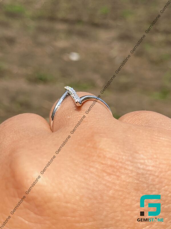 Round Cut Diamond Line Wedding Ring