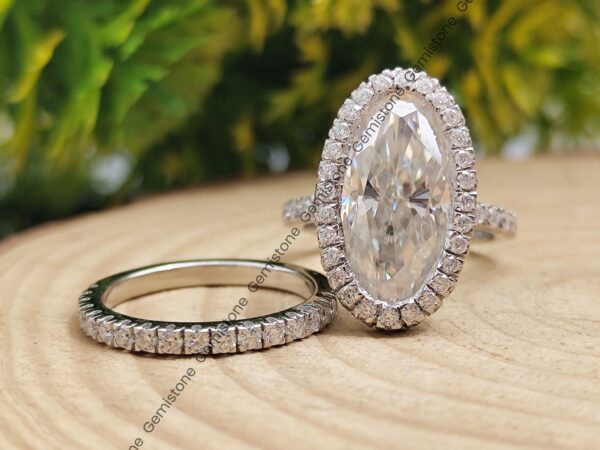 Oval Diamond Bridal Set