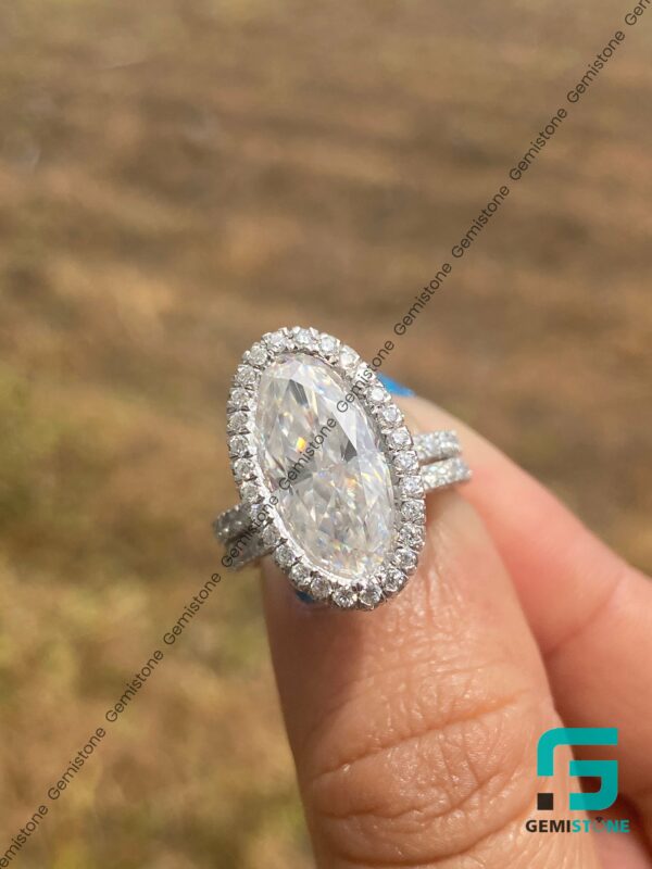 Oval Diamond Wedding Ring Set
